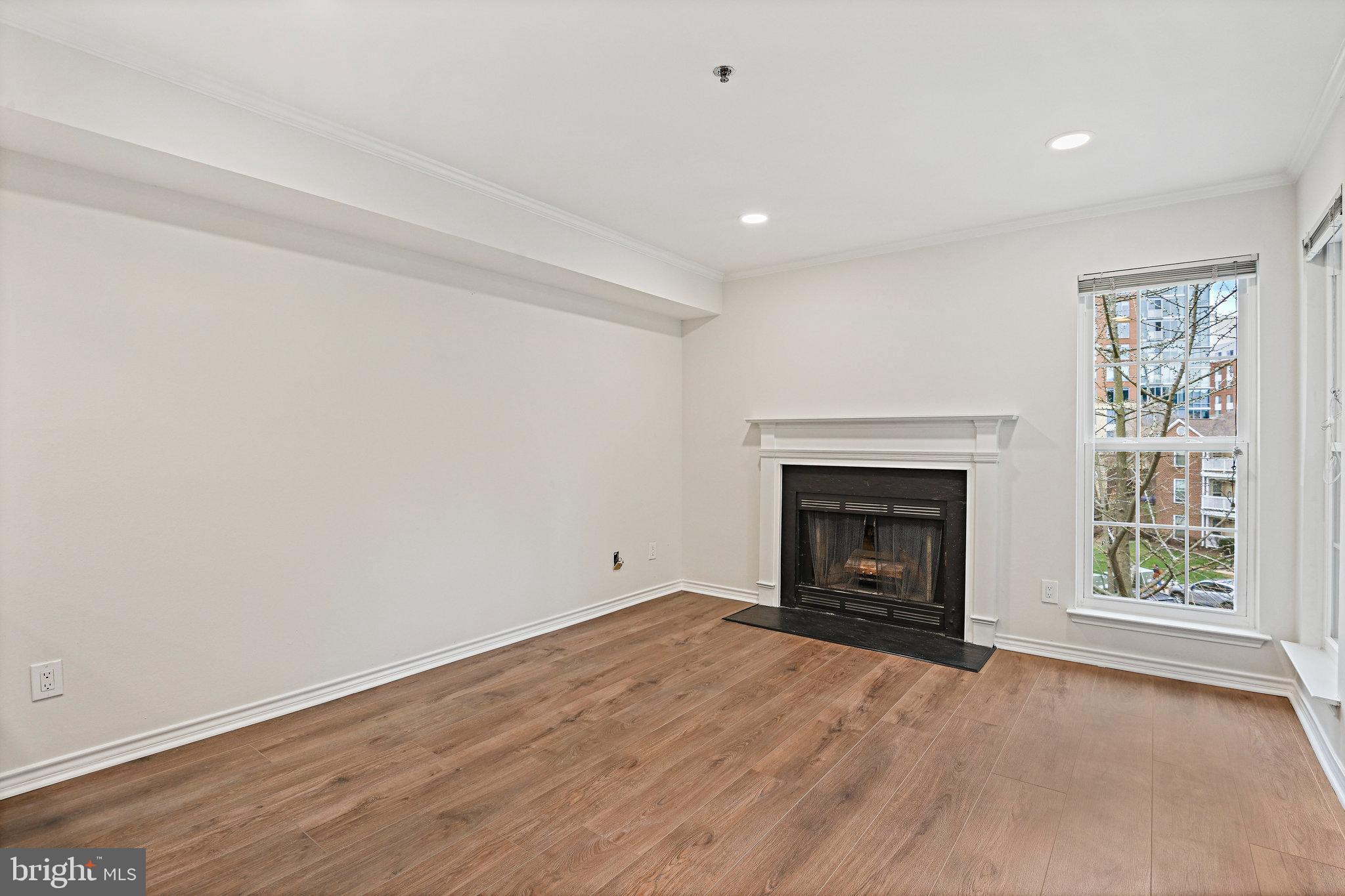 1524 Lincoln Way #307