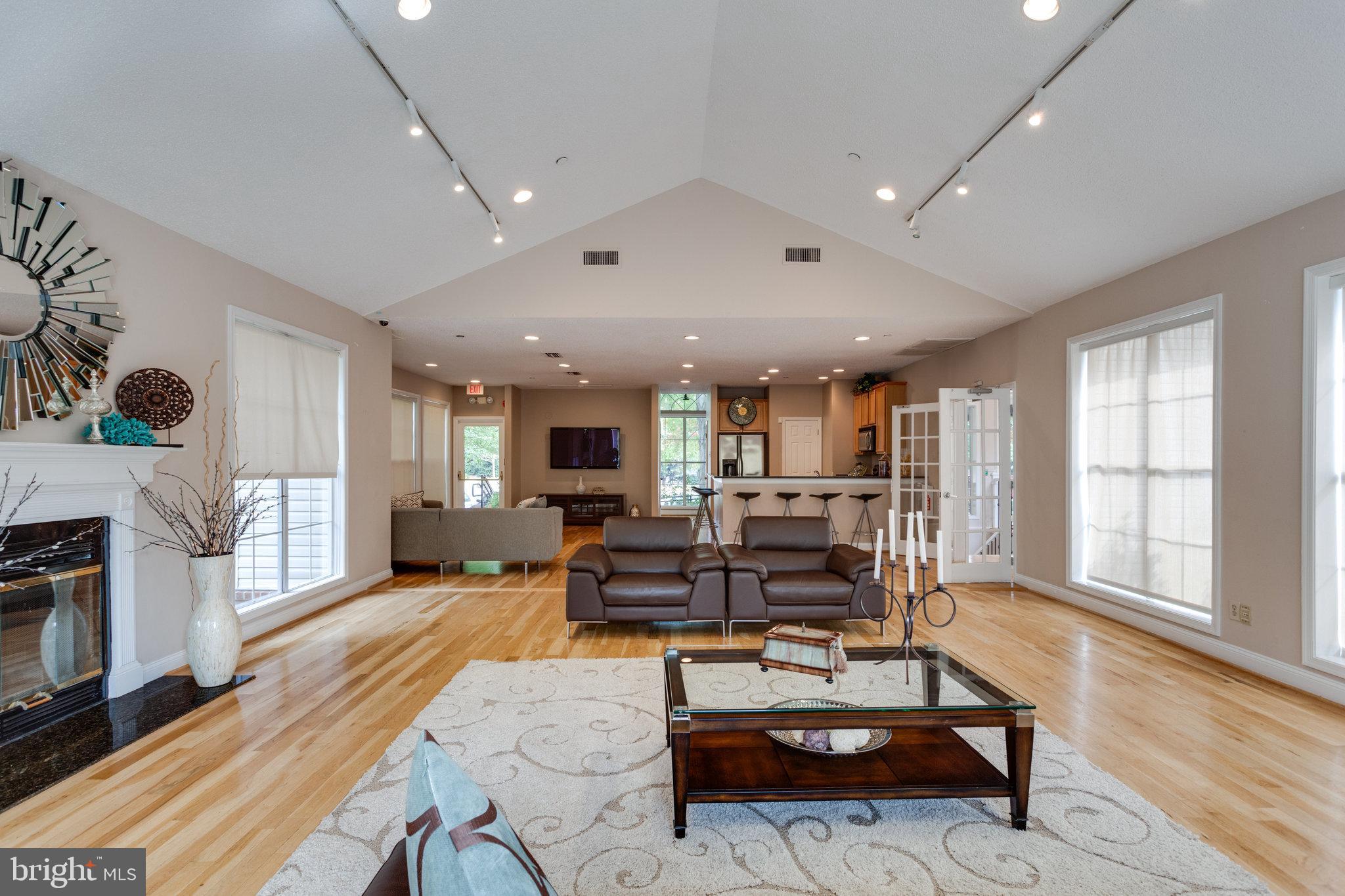 1524 Lincoln Way #307