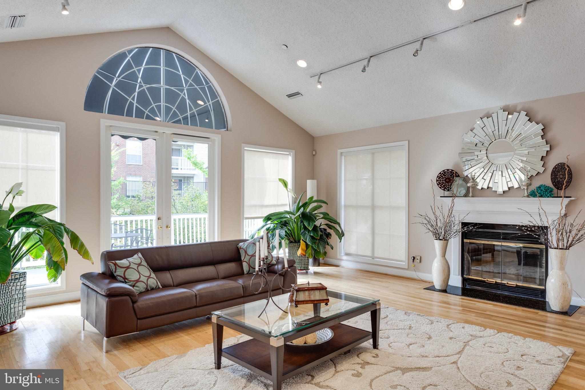 1524 Lincoln Way #307