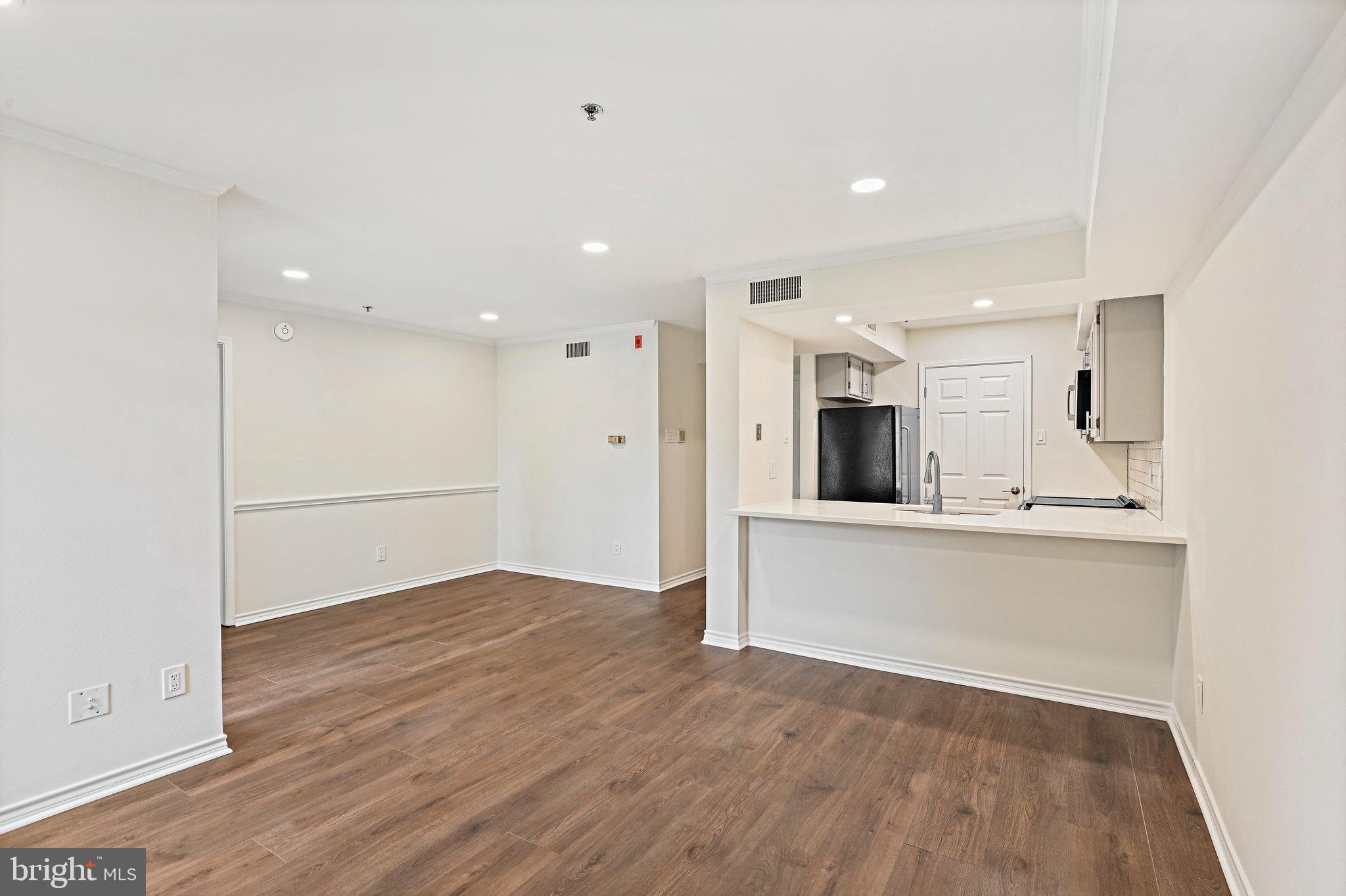 1524 Lincoln Way #307