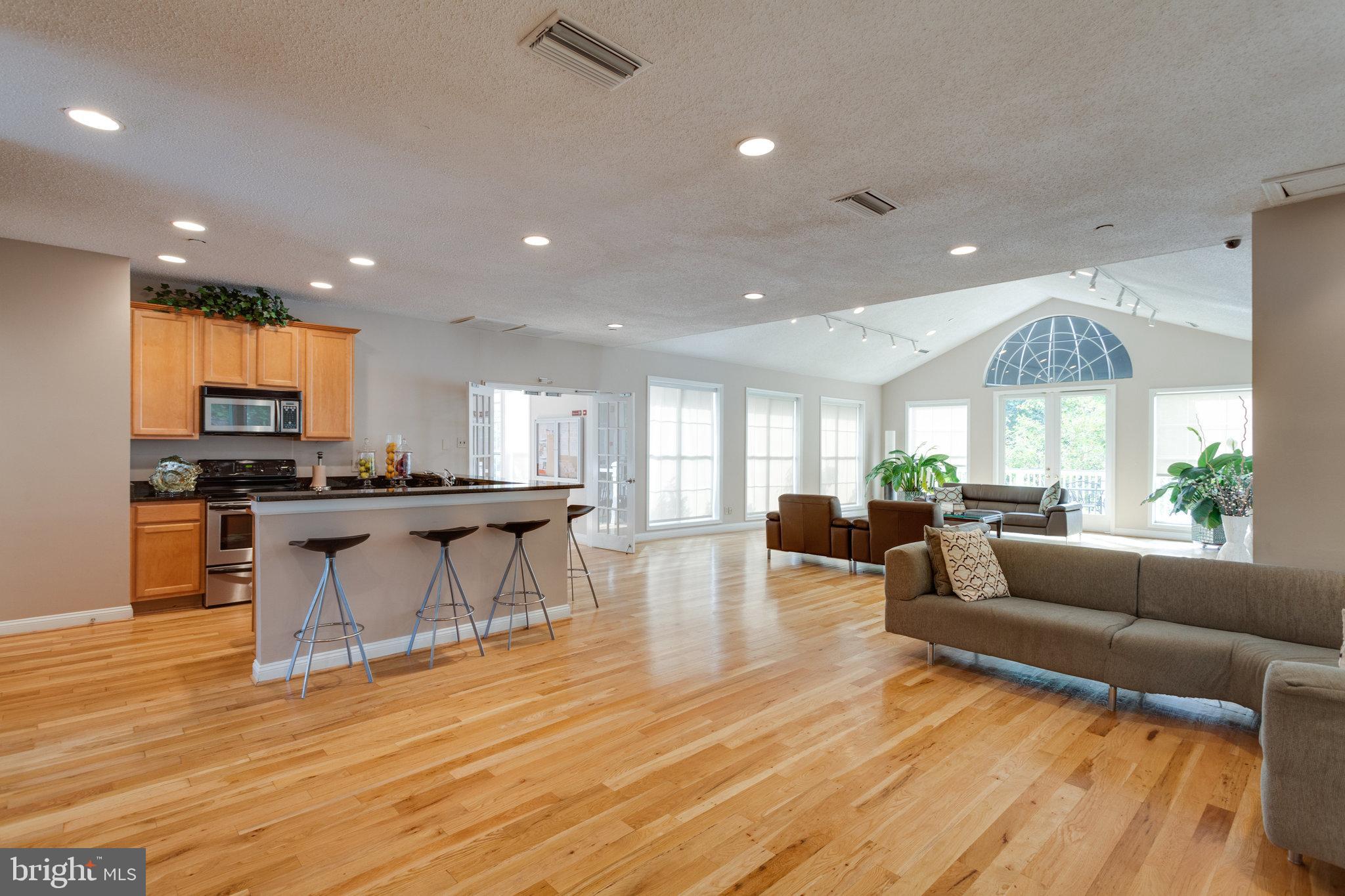 1524 Lincoln Way #307