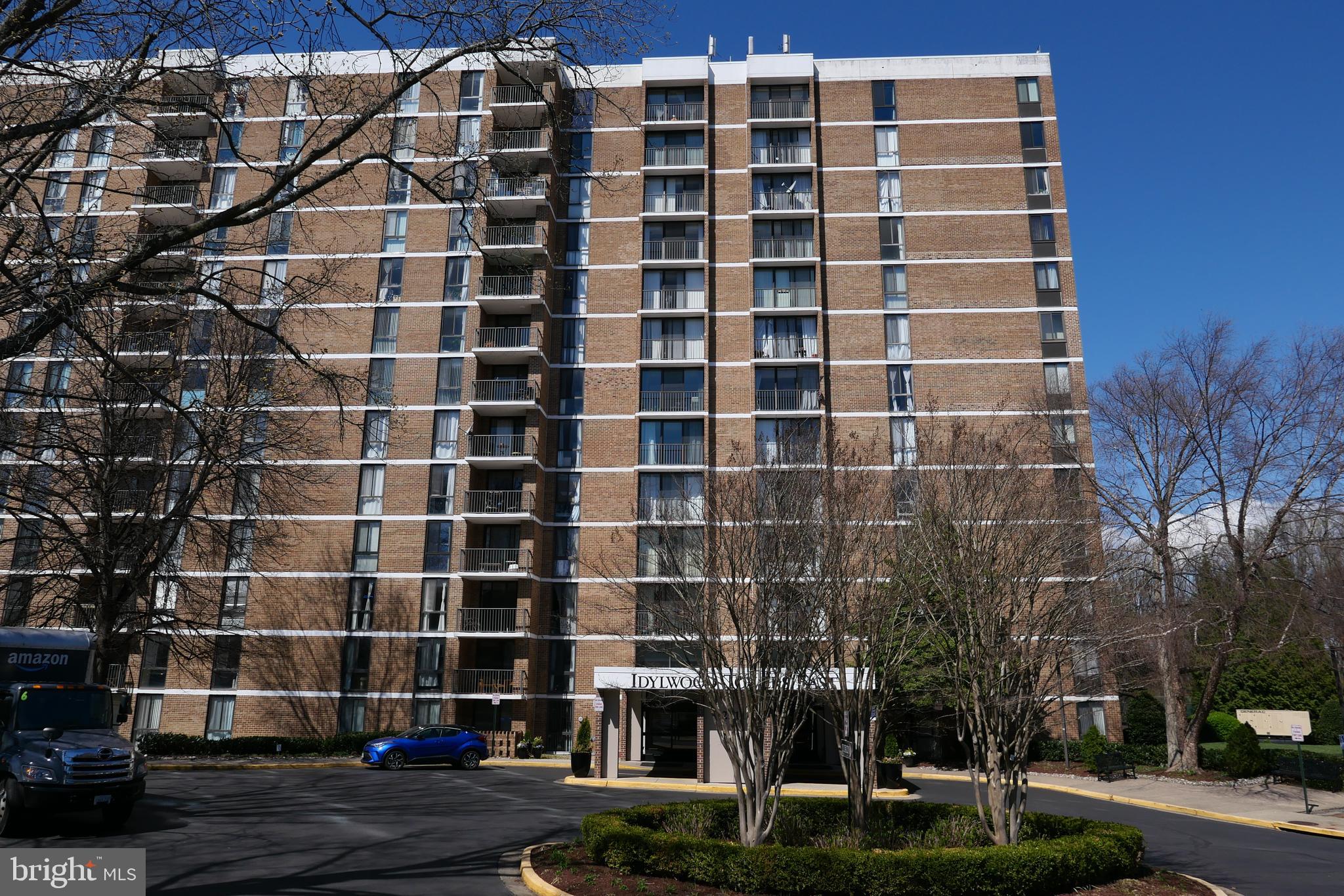 2311 Pimmit Dr #718