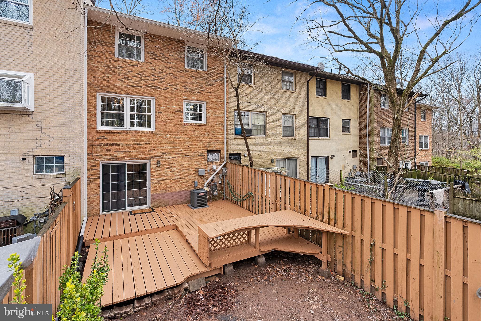 14895 Lambeth Sq