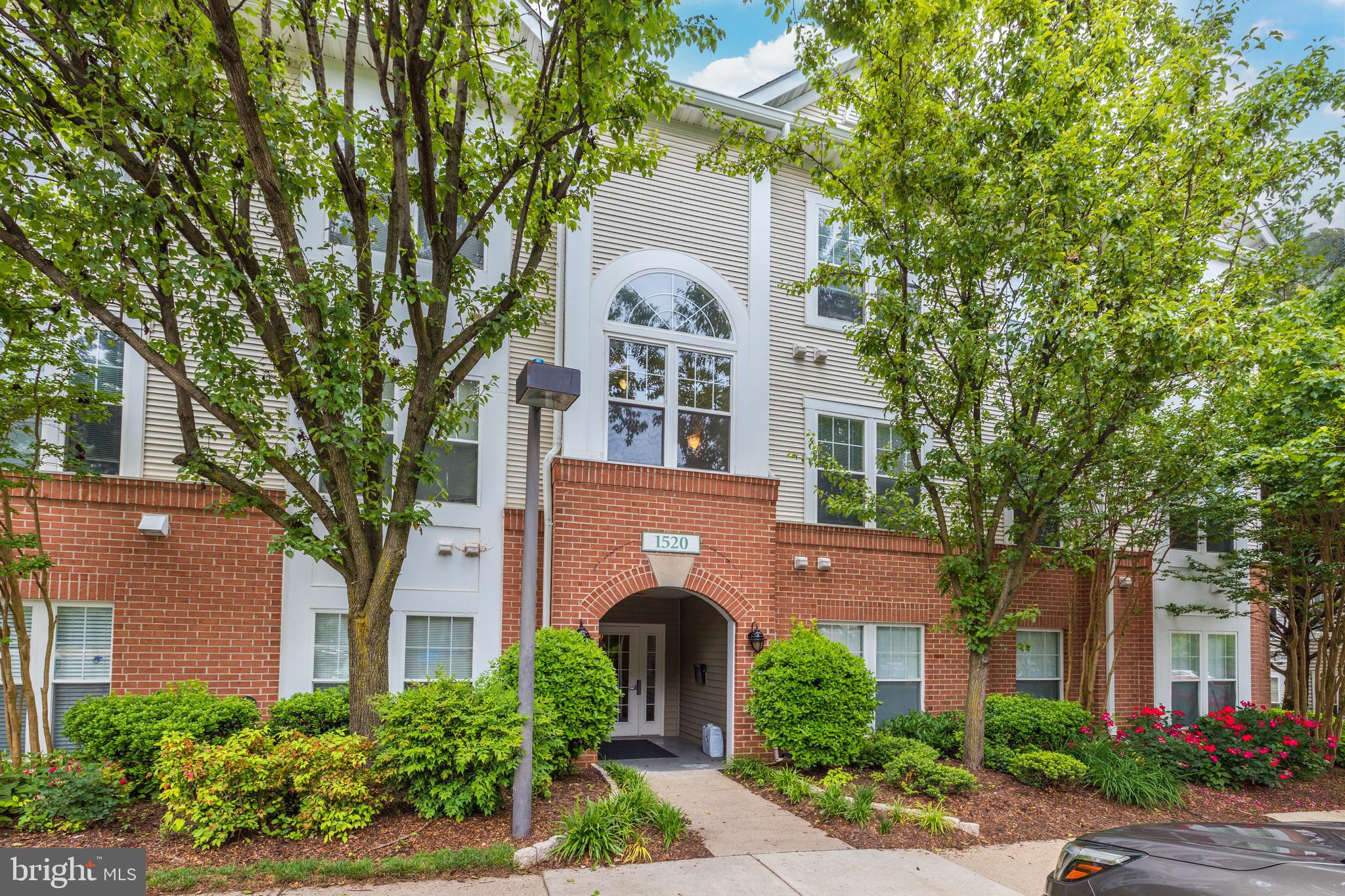 1520 N Point Dr #202