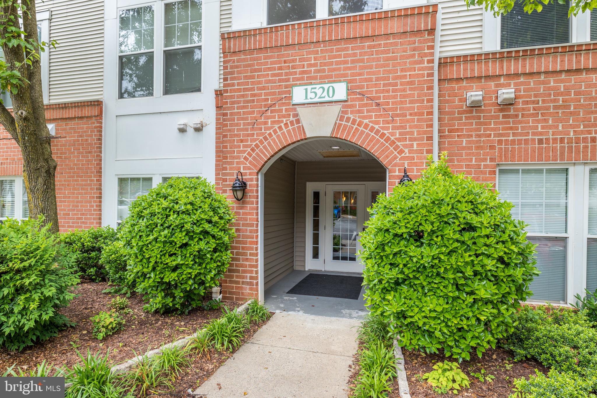 1520 N Point Dr #202