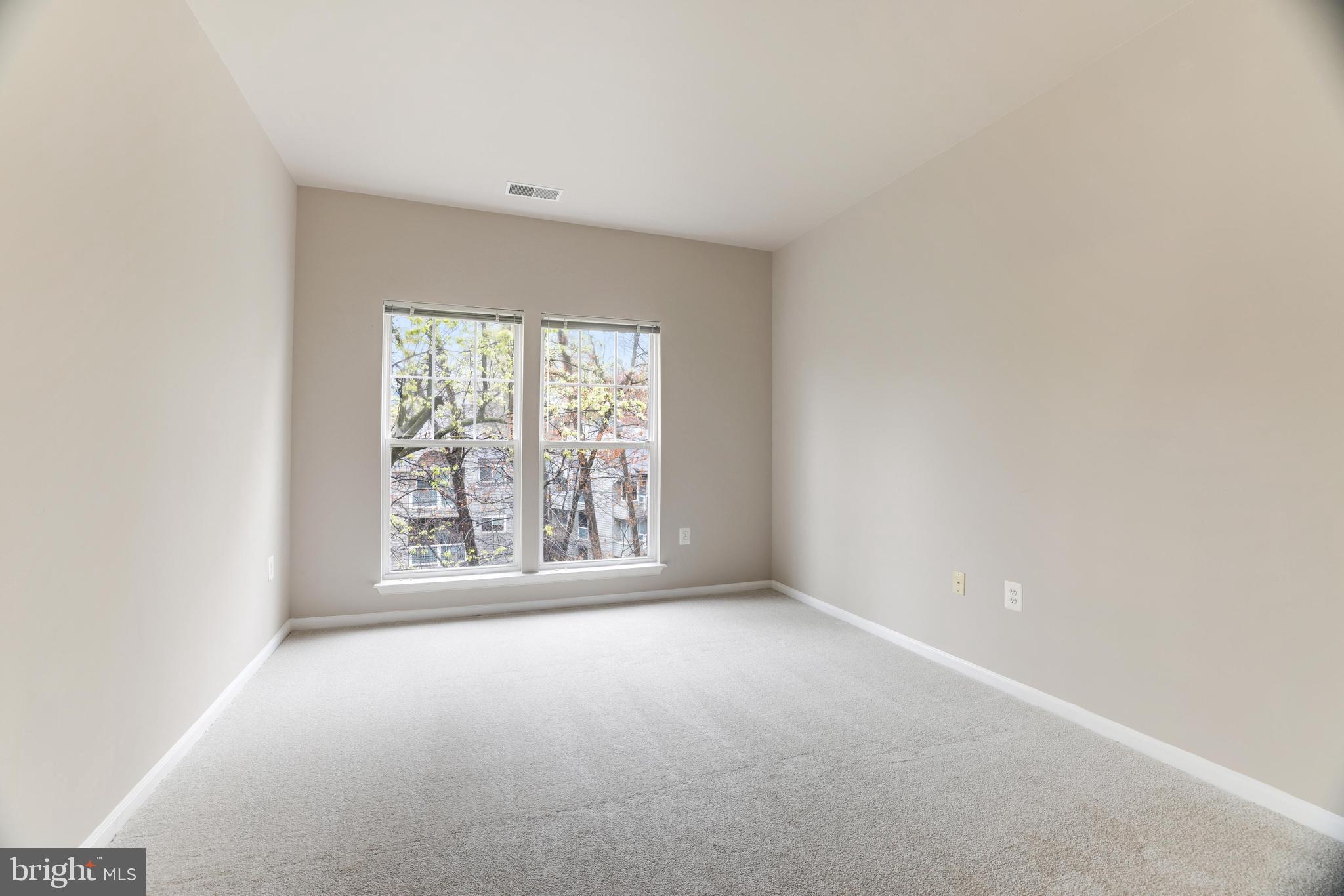 1520 N Point Dr #202