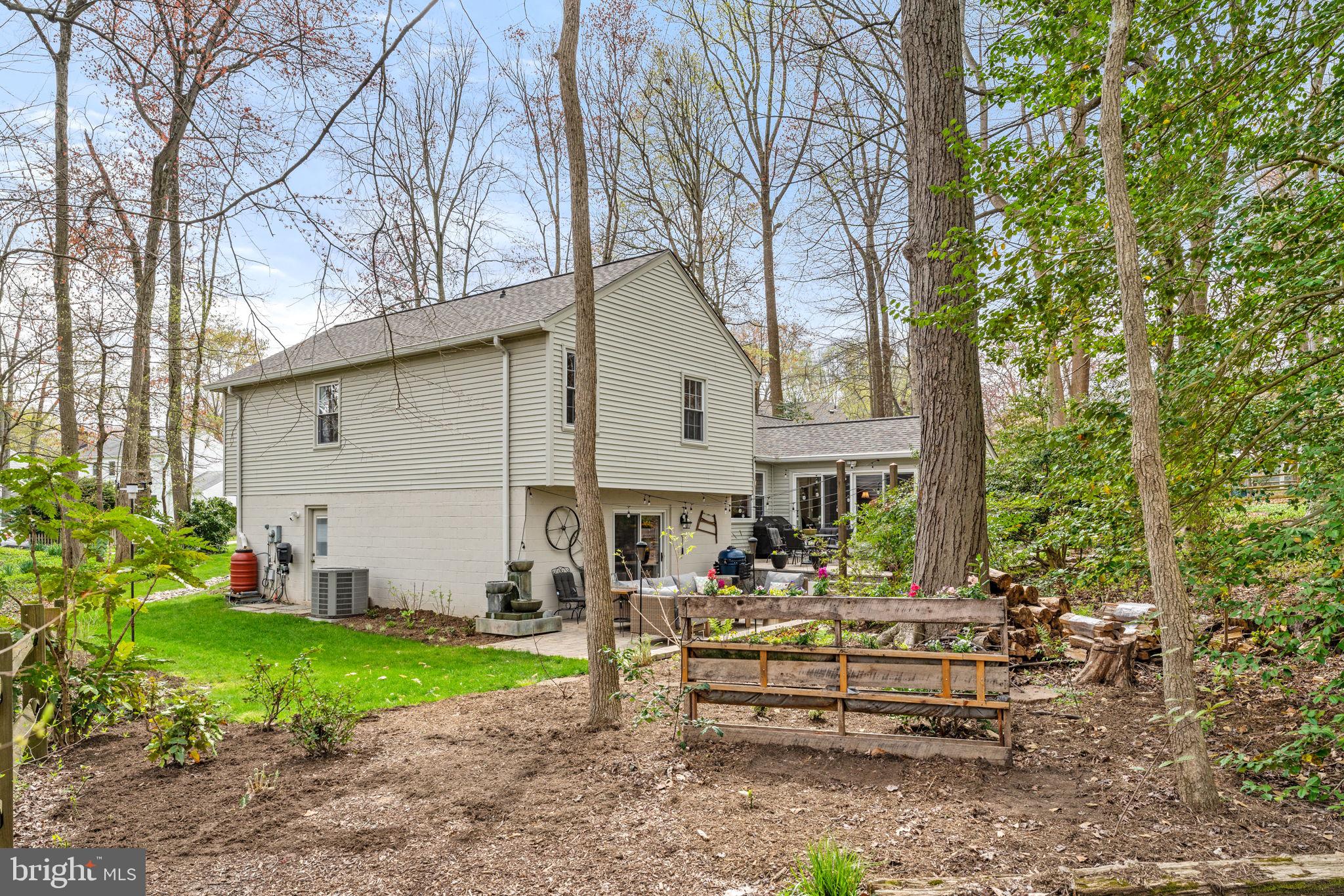 9414 Wallingford Dr