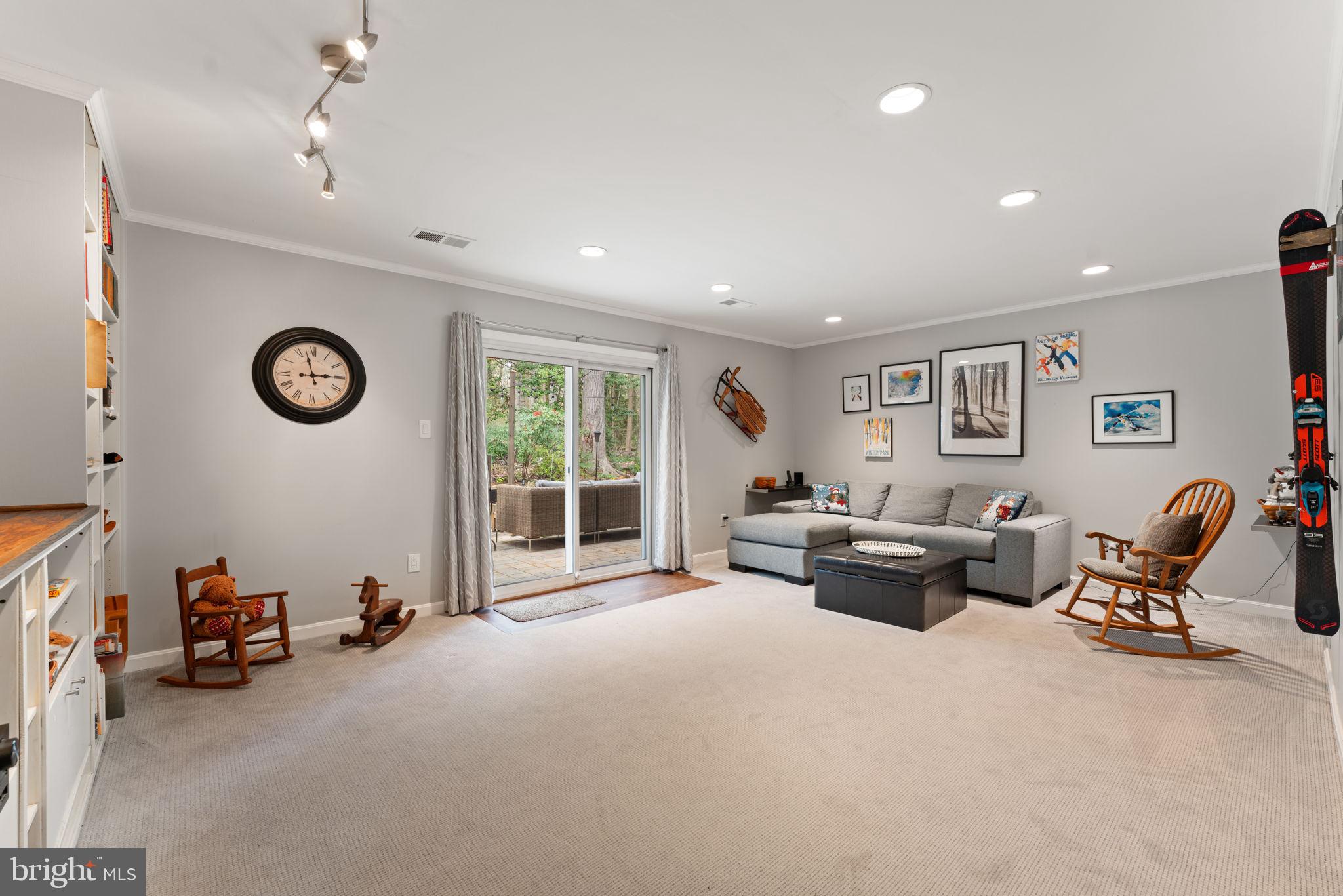 9414 Wallingford Dr