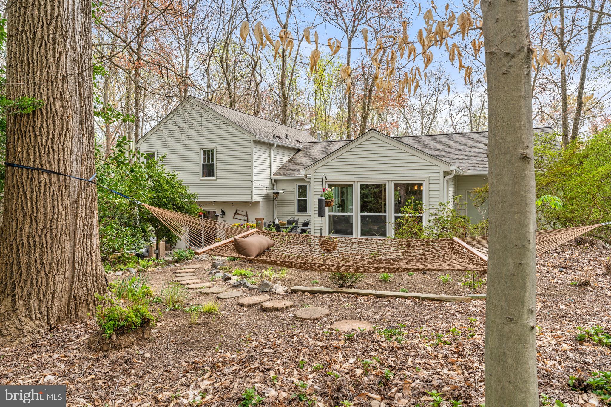 9414 Wallingford Dr