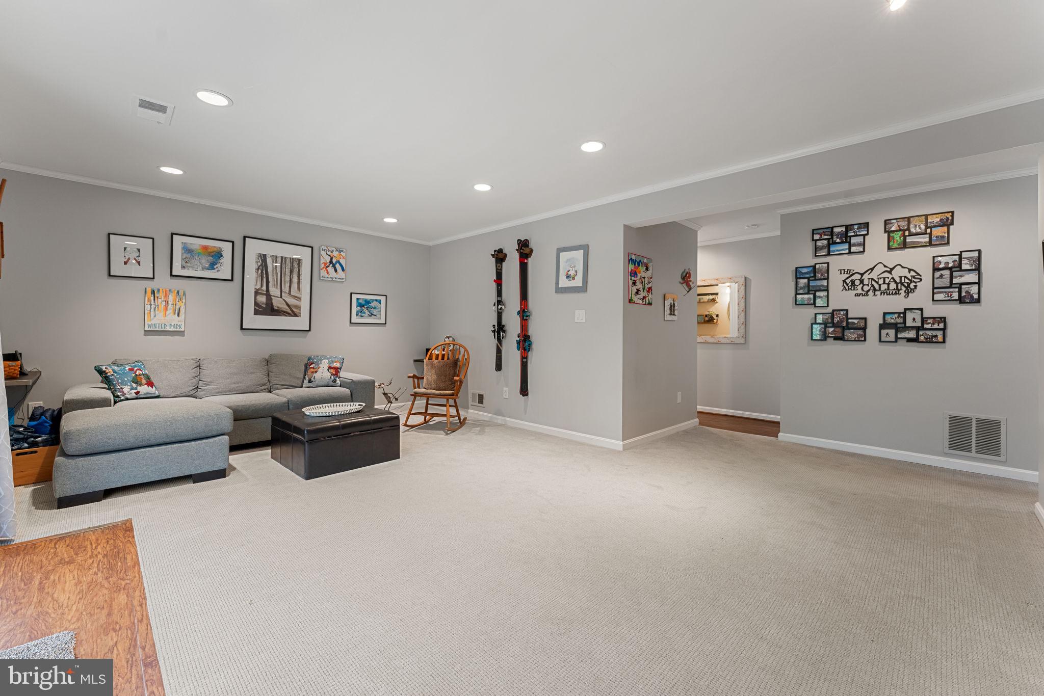 9414 Wallingford Dr