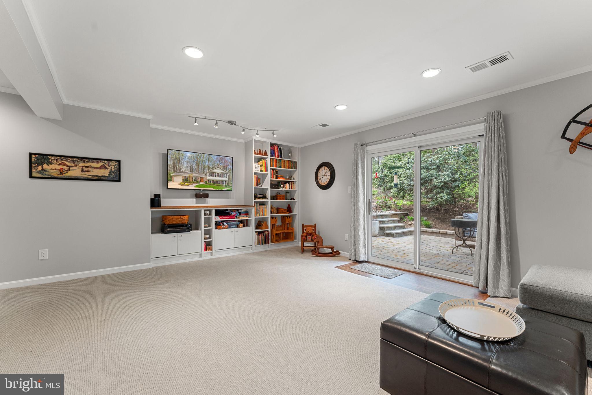 9414 Wallingford Dr