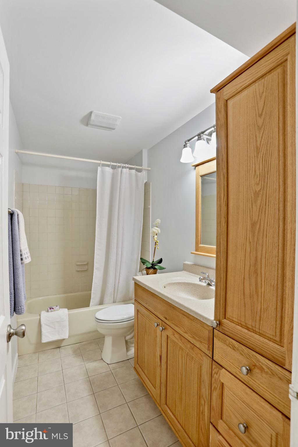 4505 Hazelnut Ct