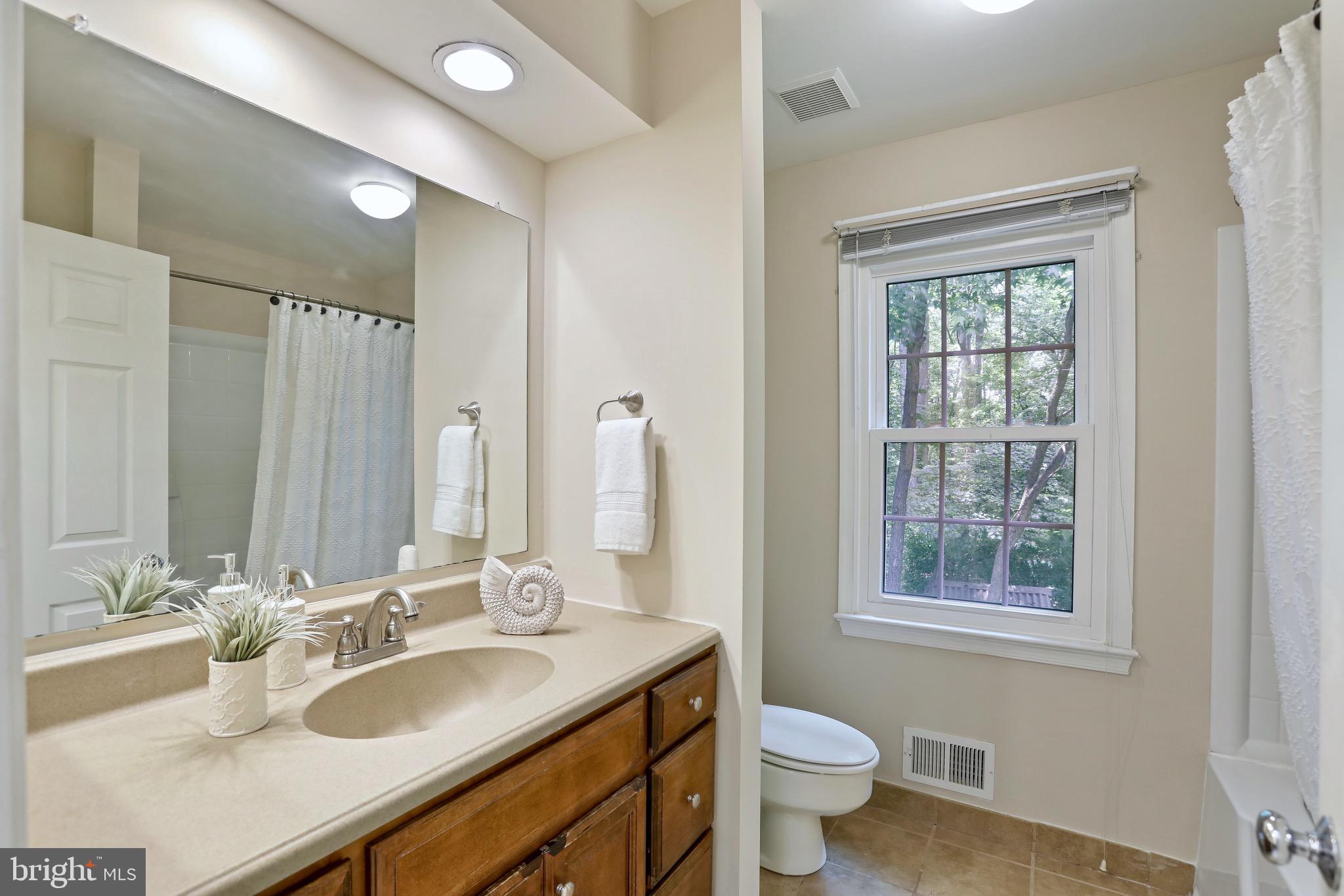 4505 Hazelnut Ct