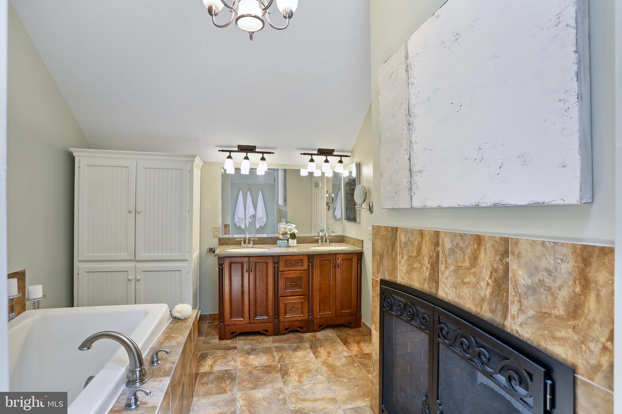 4505 Hazelnut Ct