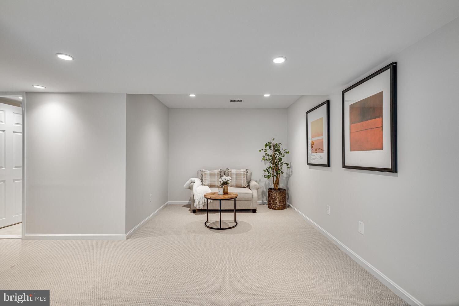 6421 Linway Ter