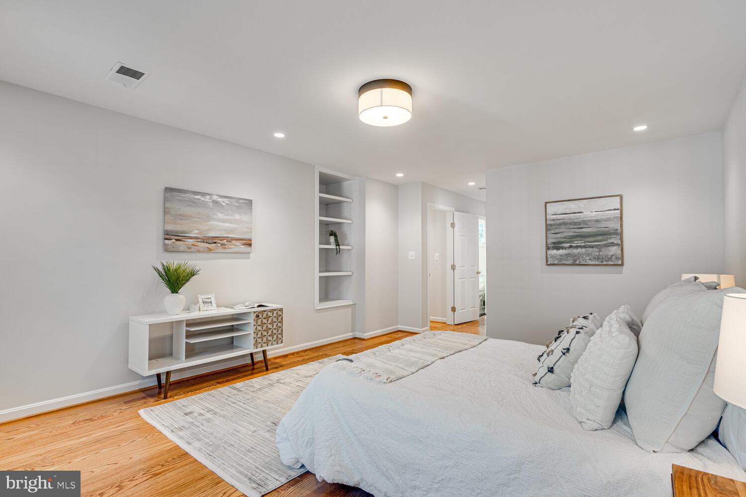 6421 Linway Ter