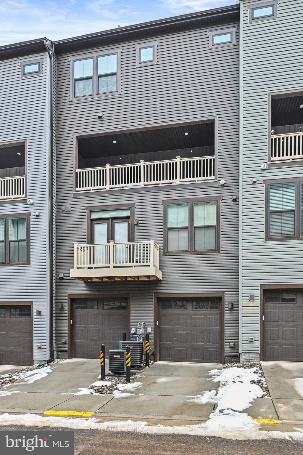 2749 Velocity Dr