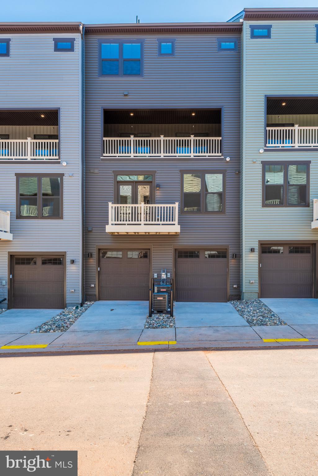 2749 Velocity Dr
