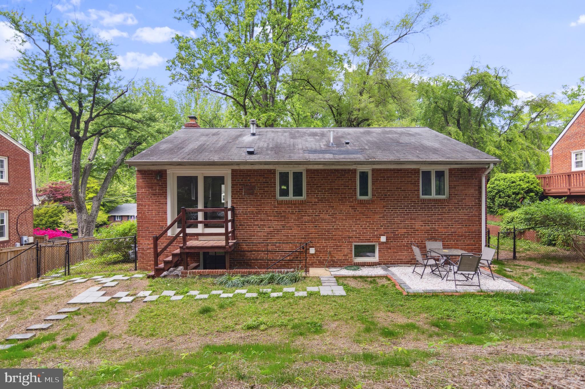 6519 Oakwood Dr