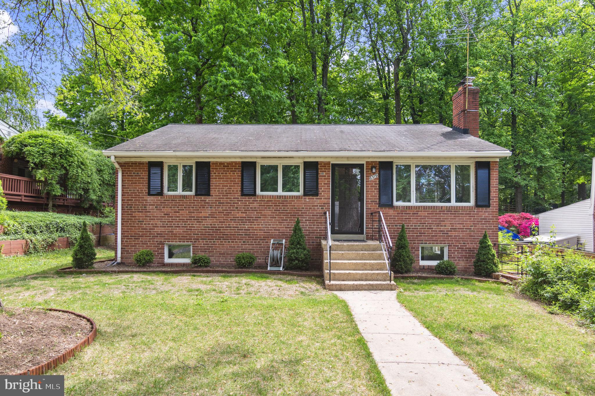 6519 Oakwood Dr
