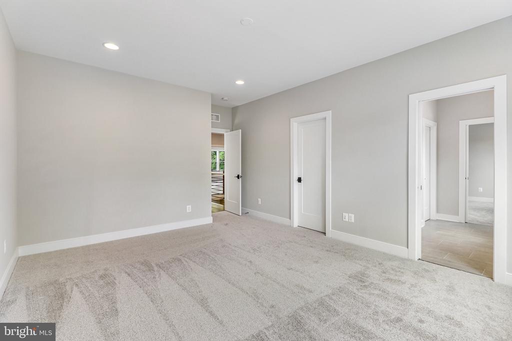 10108 Garrett St