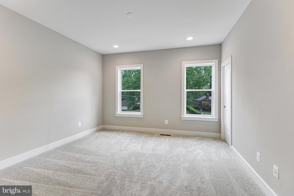 10108 Garrett St
