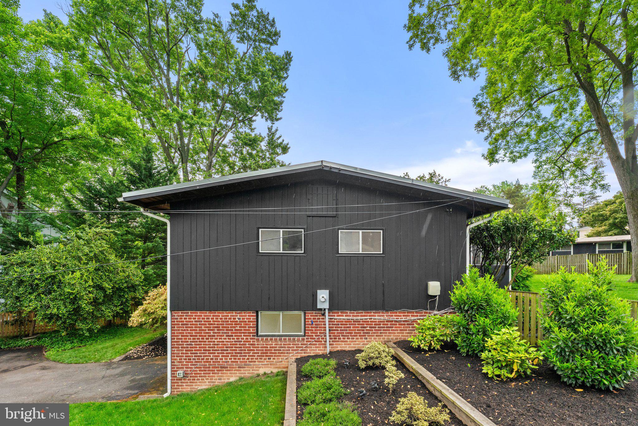 7909 Sycamore Dr