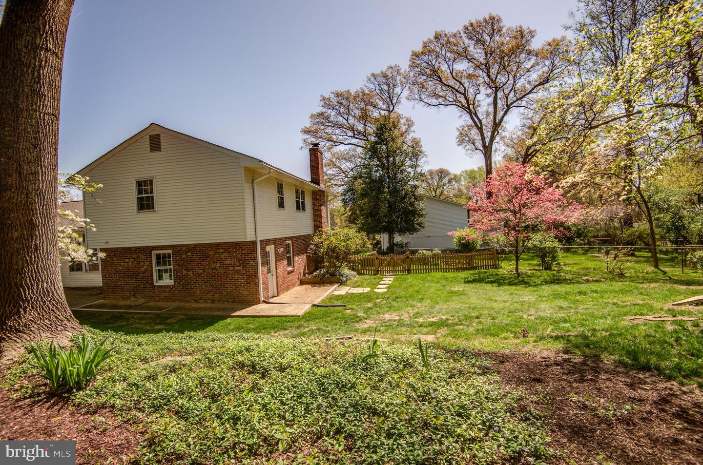 9911 Minuet Ct