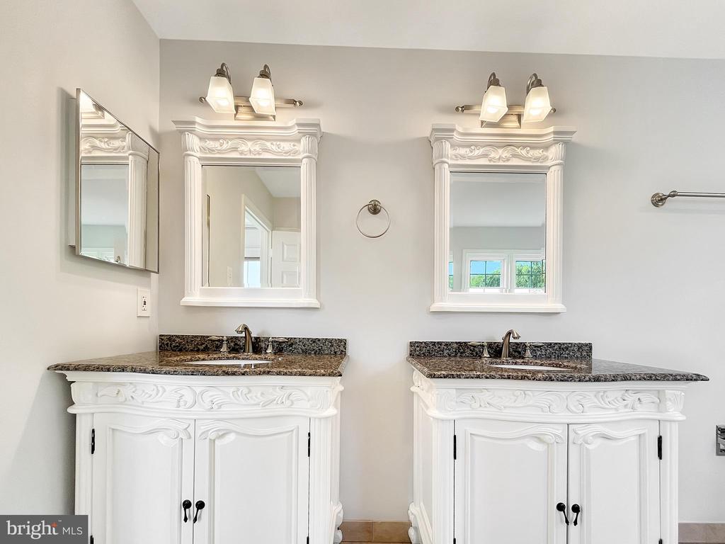 7803 VALLEYFIELD DR