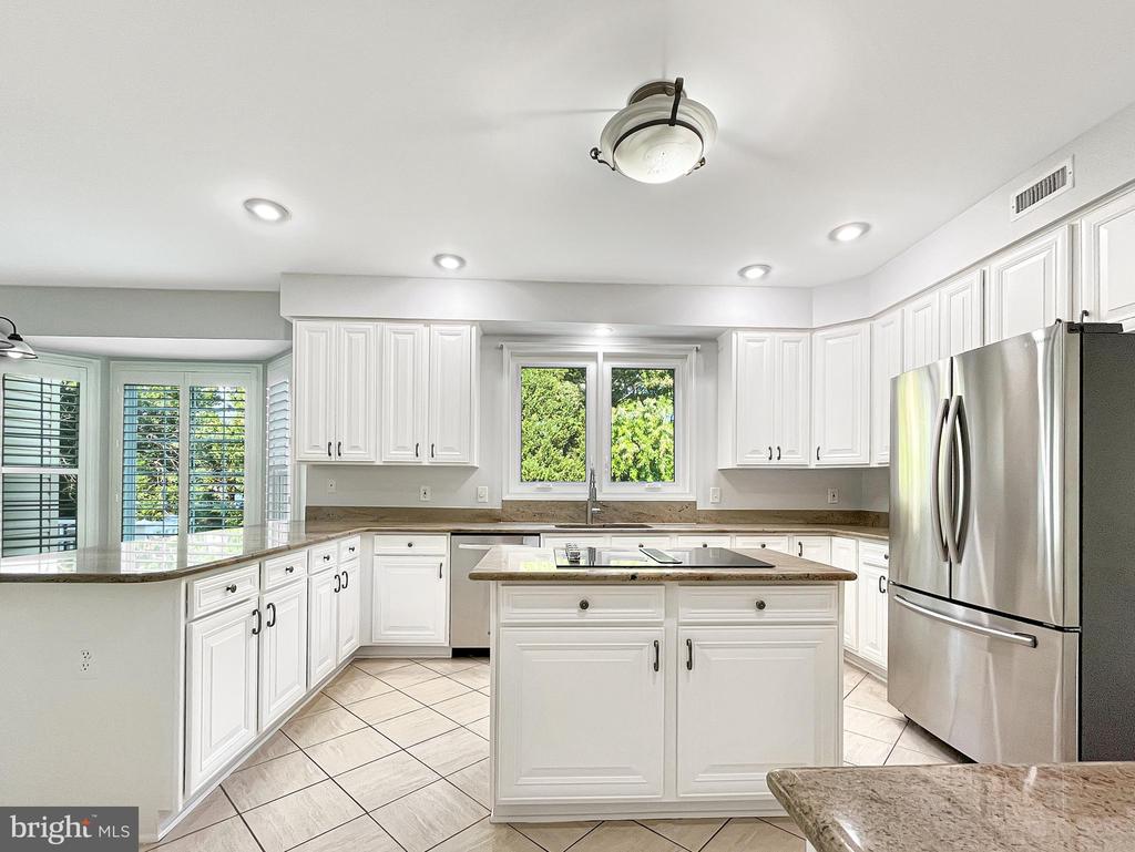 7803 VALLEYFIELD DR