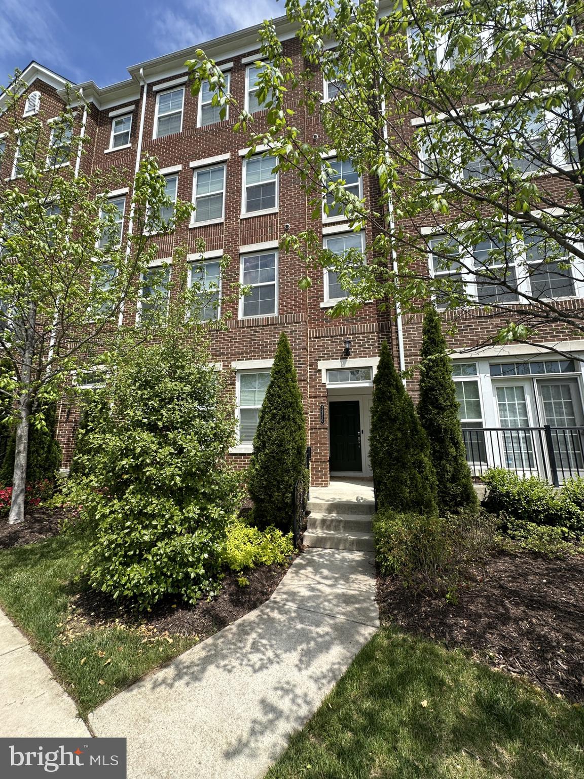 2950 Finsbury Pl #120