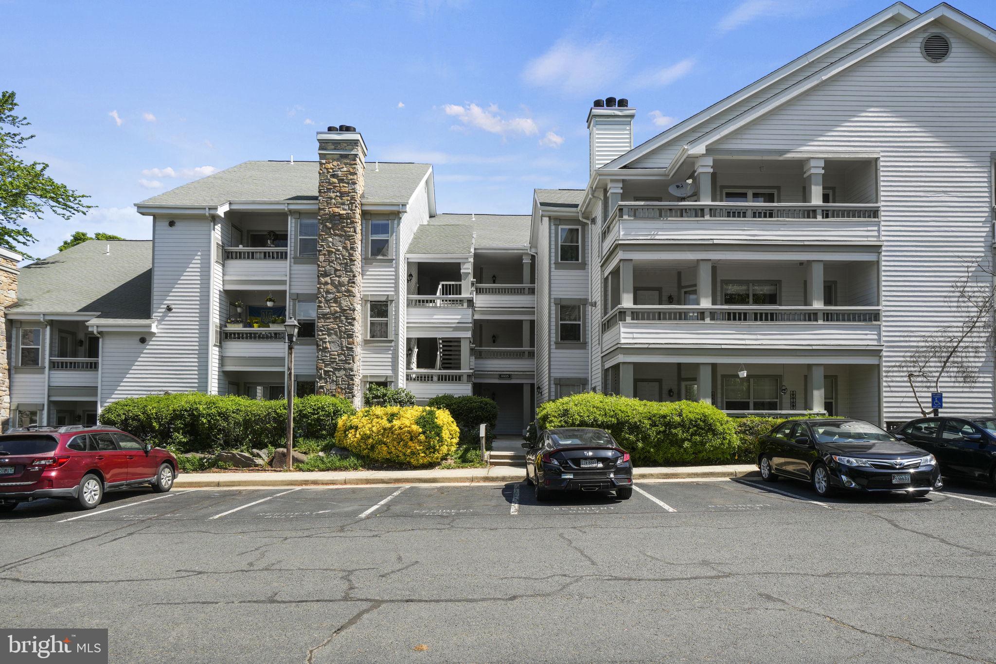 4405 Fair Stone Dr #201