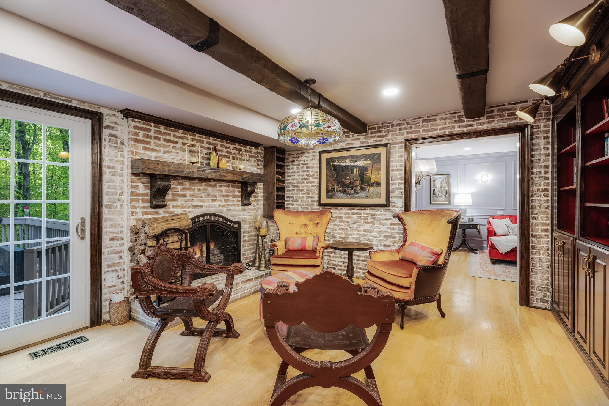 5822 Oak Leather Dr