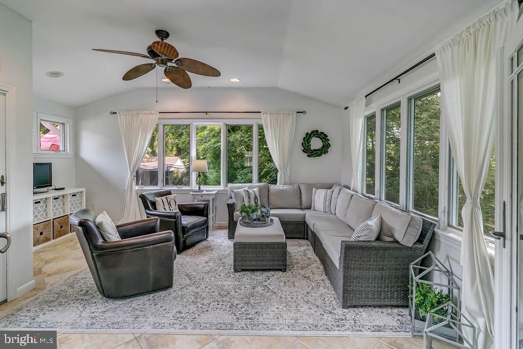 1116 Anesbury Ln