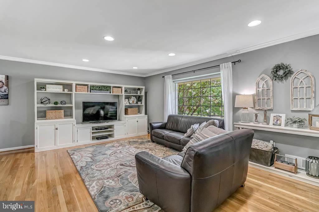 1116 Anesbury Ln