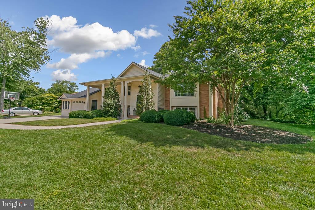 1116 Anesbury Ln