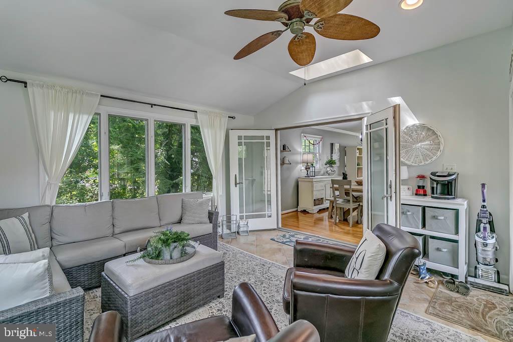 1116 Anesbury Ln