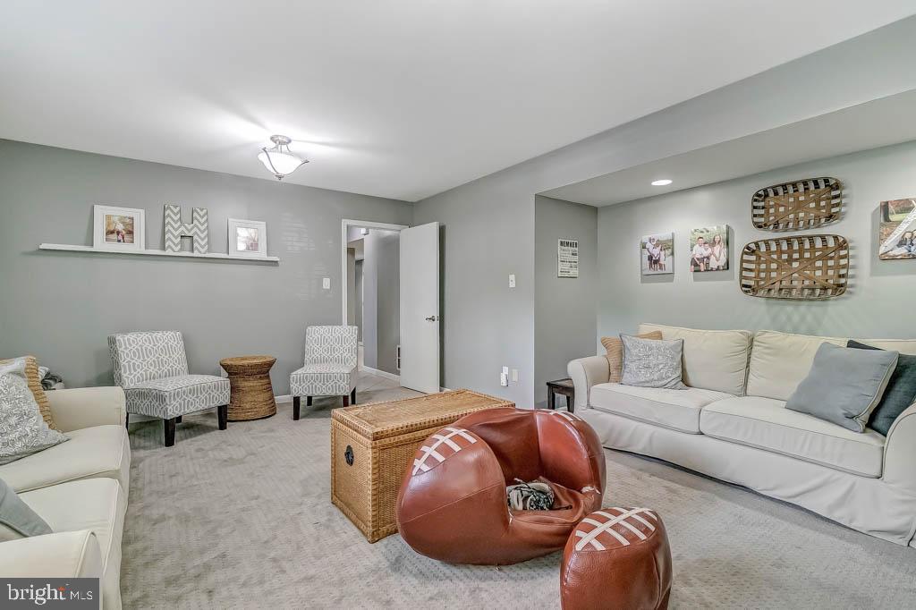 1116 Anesbury Ln