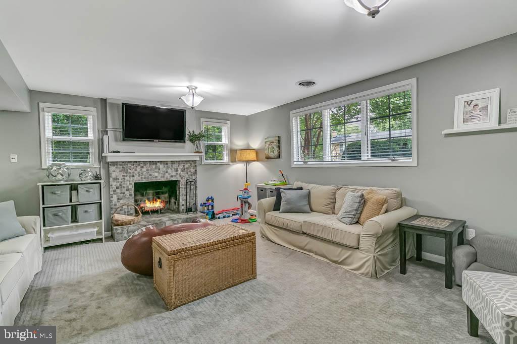 1116 Anesbury Ln