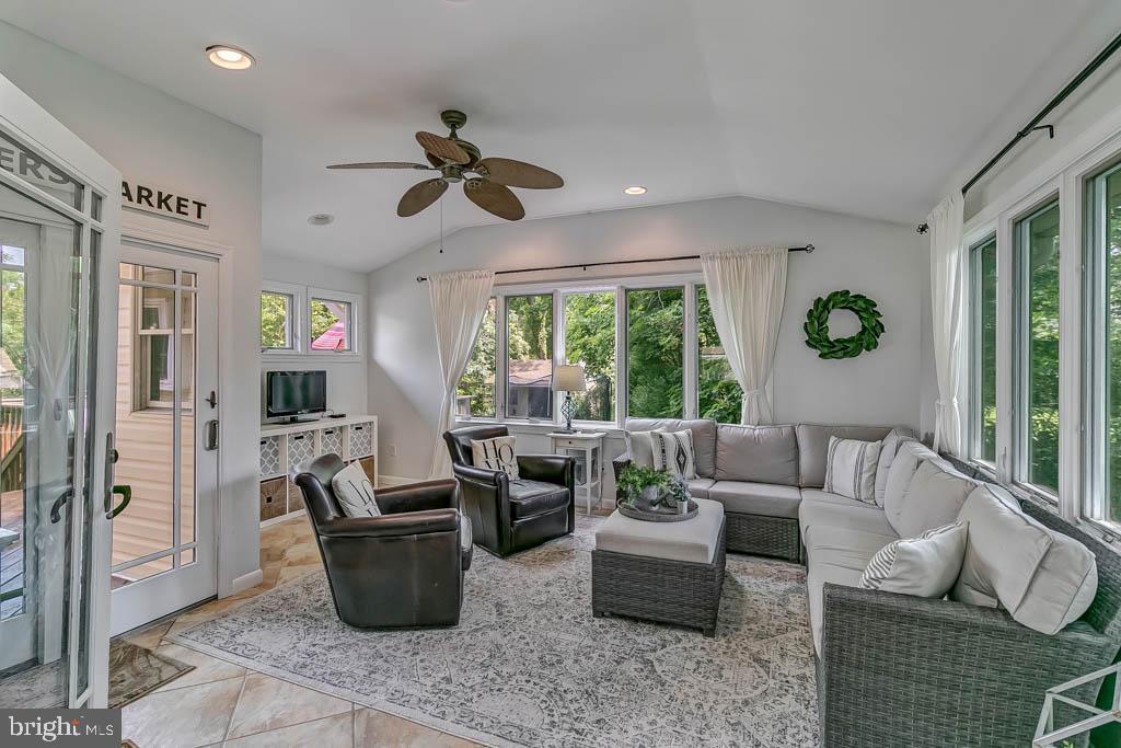 1116 Anesbury Ln