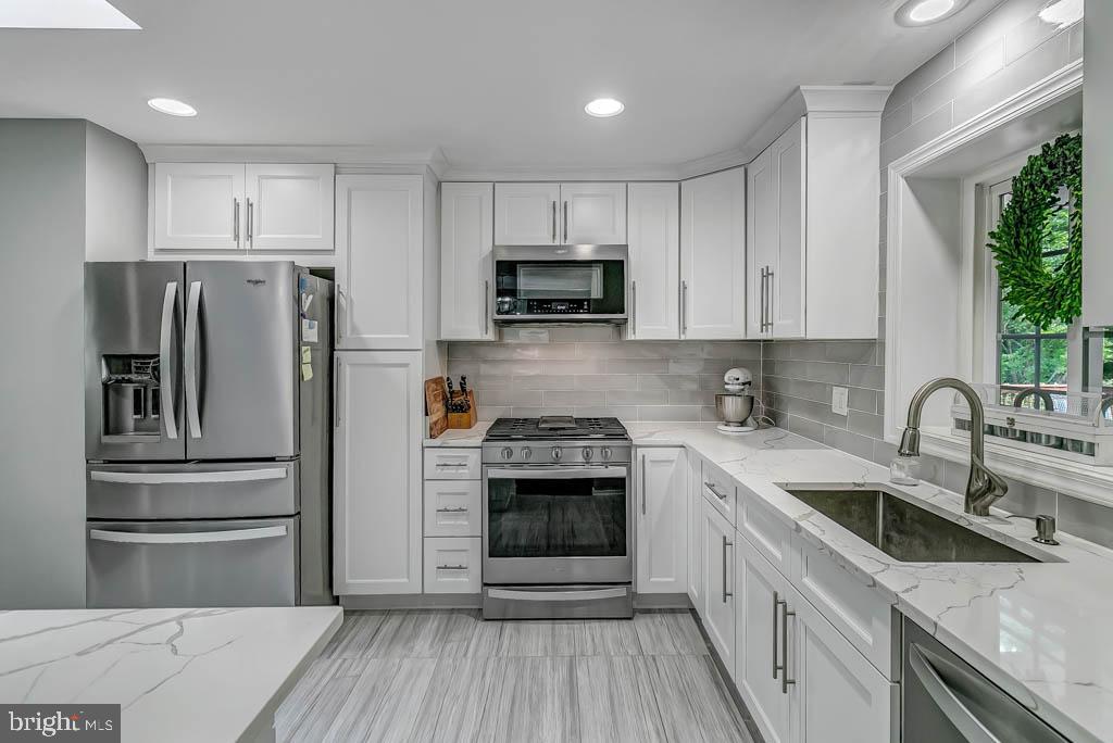 1116 Anesbury Ln