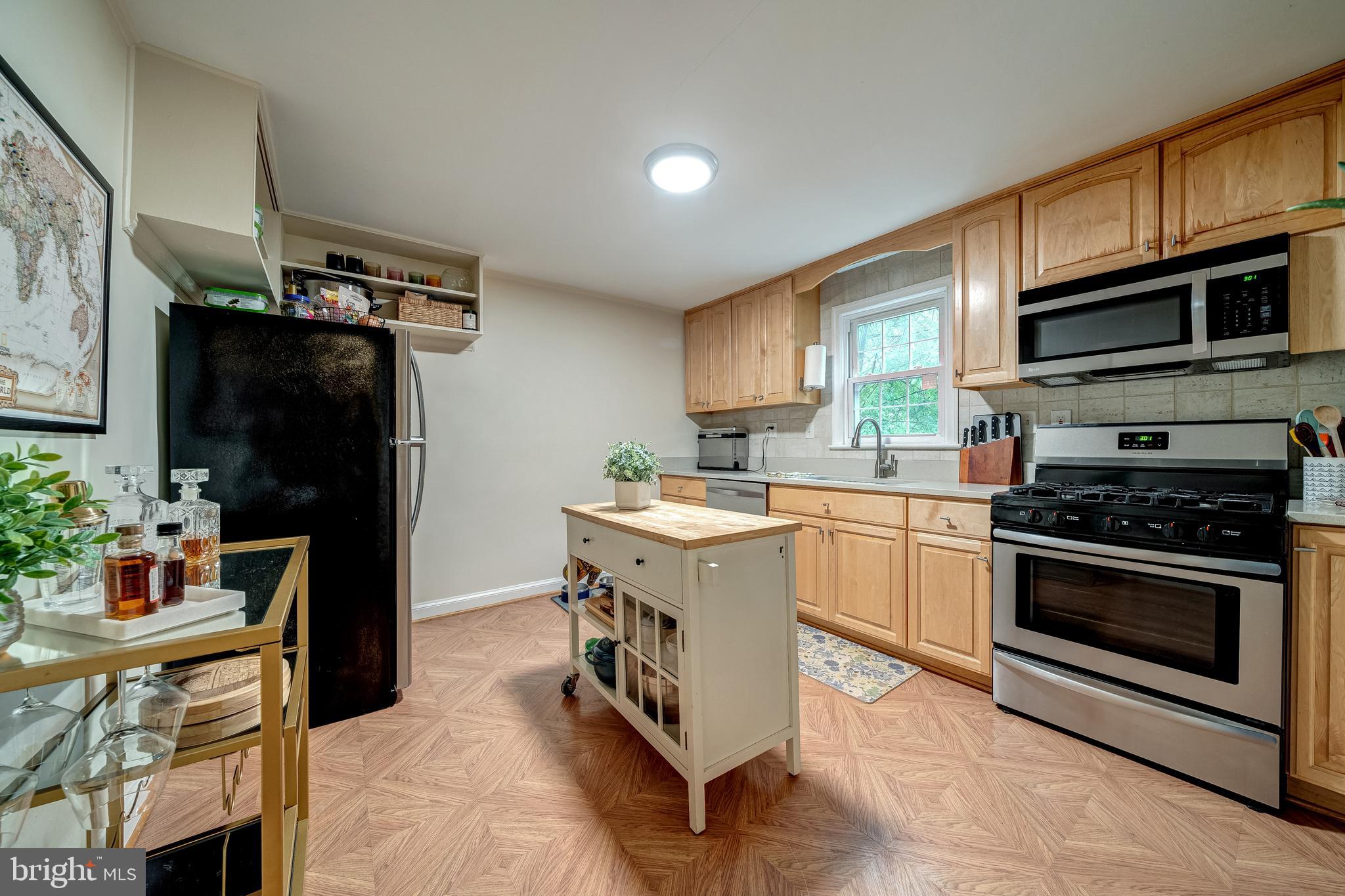 7316 Poplar Ct