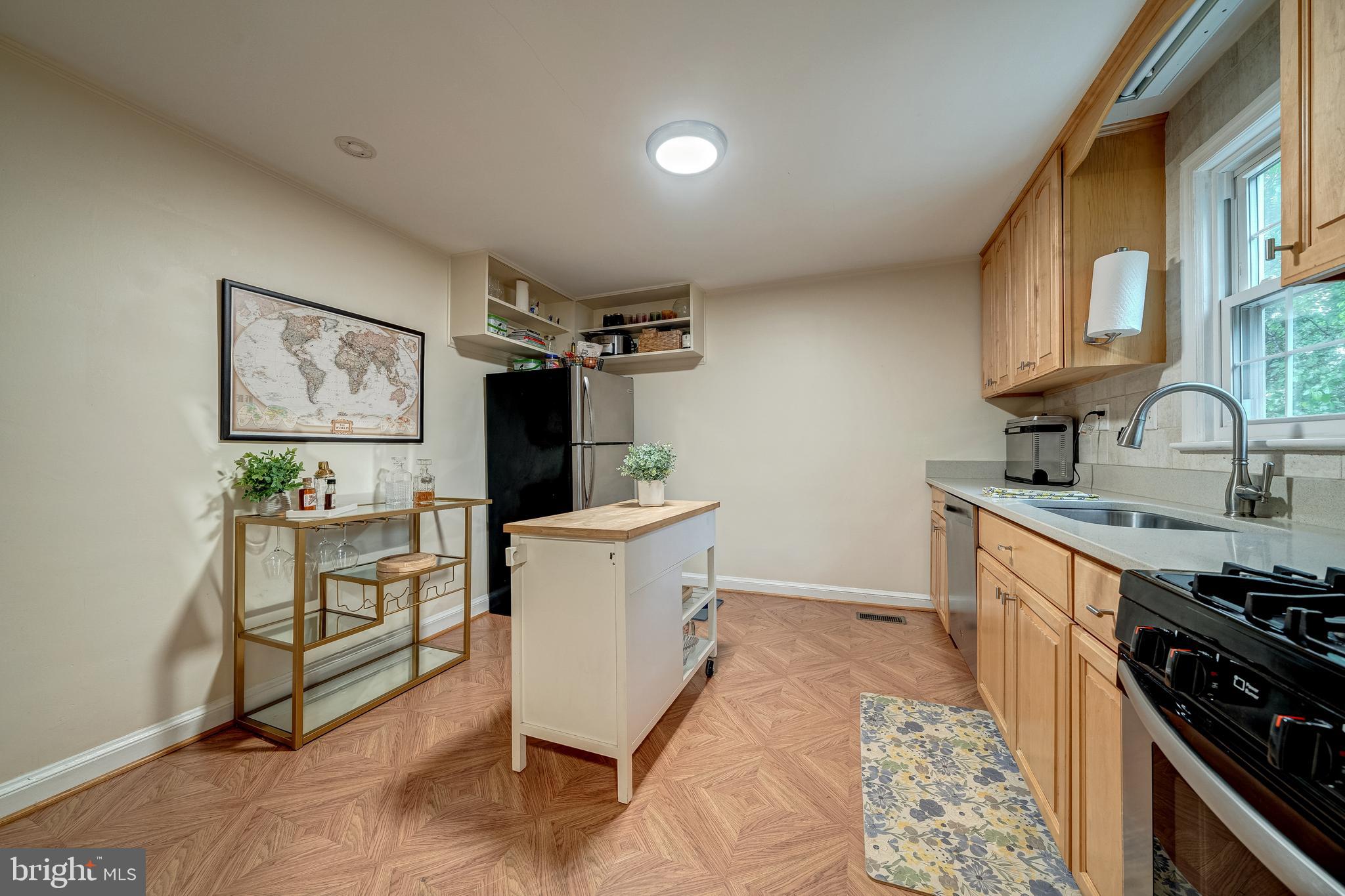 7316 Poplar Ct