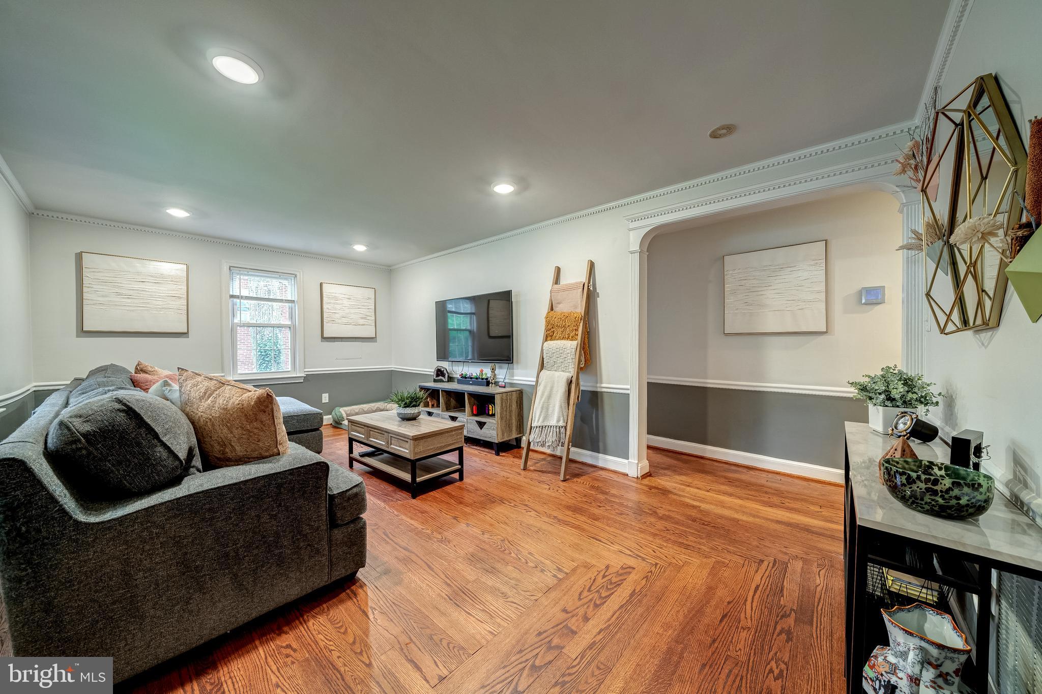 7316 Poplar Ct