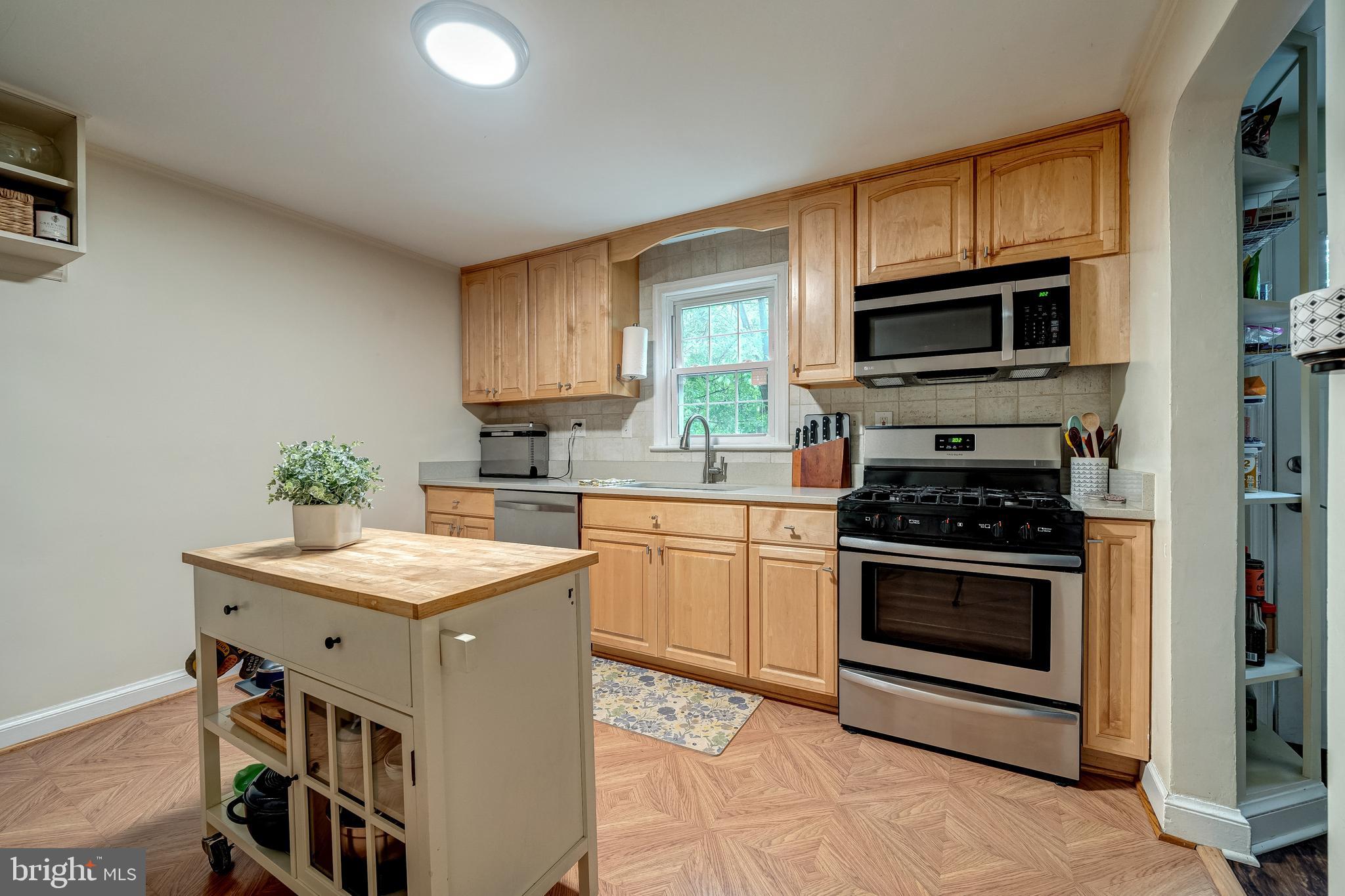 7316 Poplar Ct