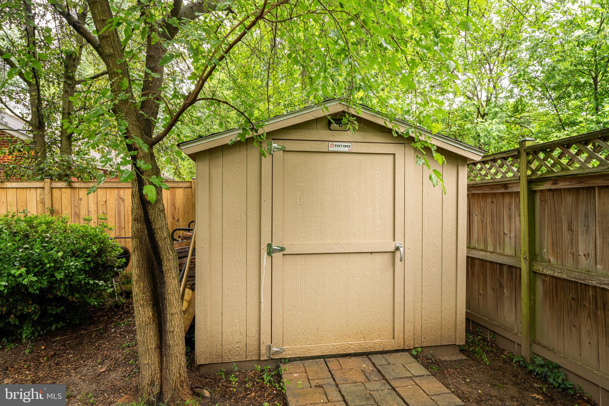 7316 Poplar Ct