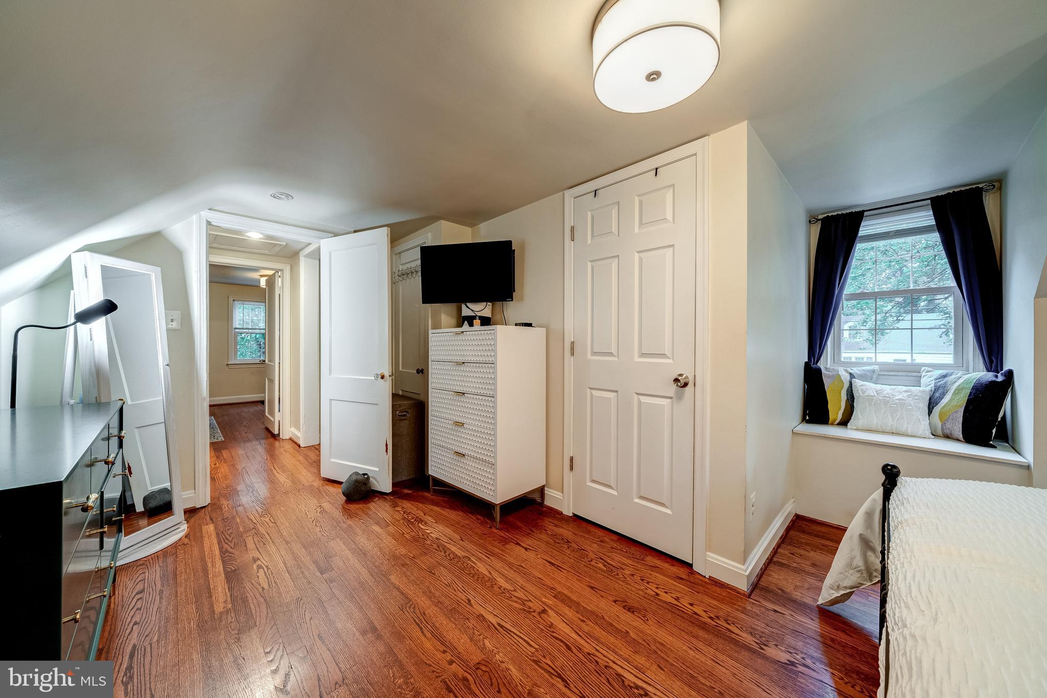 7316 Poplar Ct