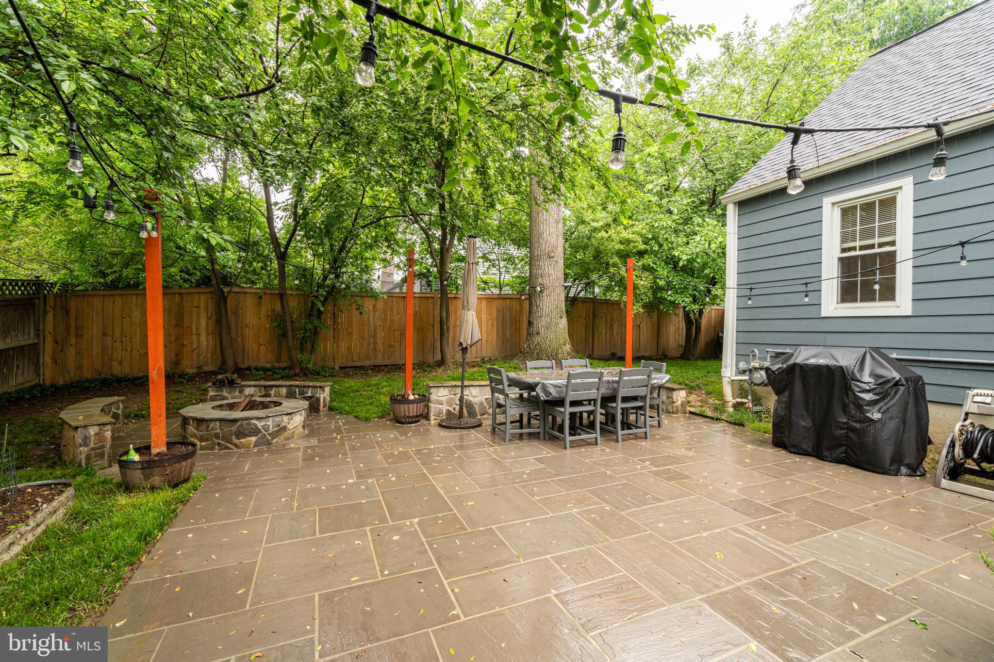 7316 Poplar Ct