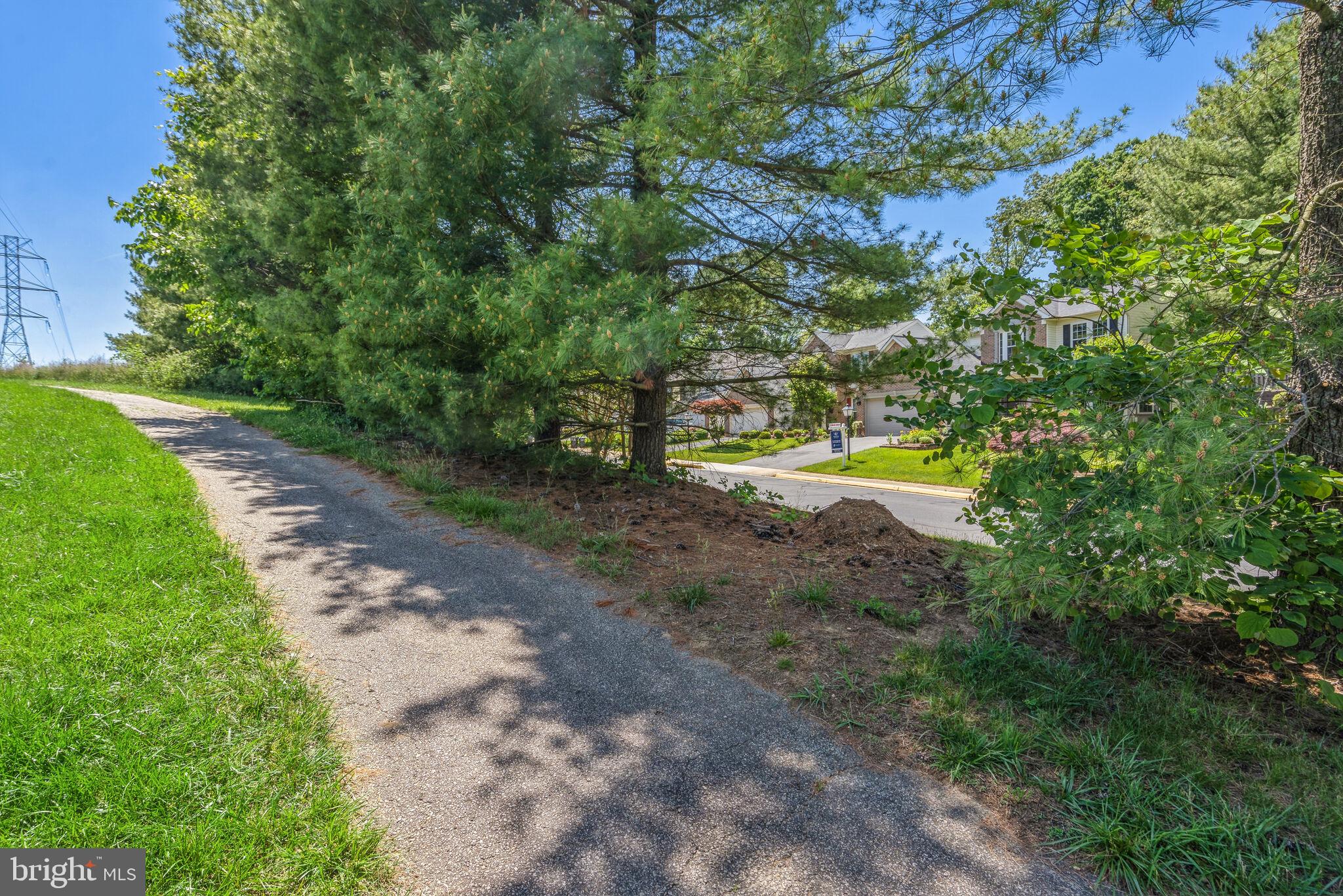7300 Hollyford Ln