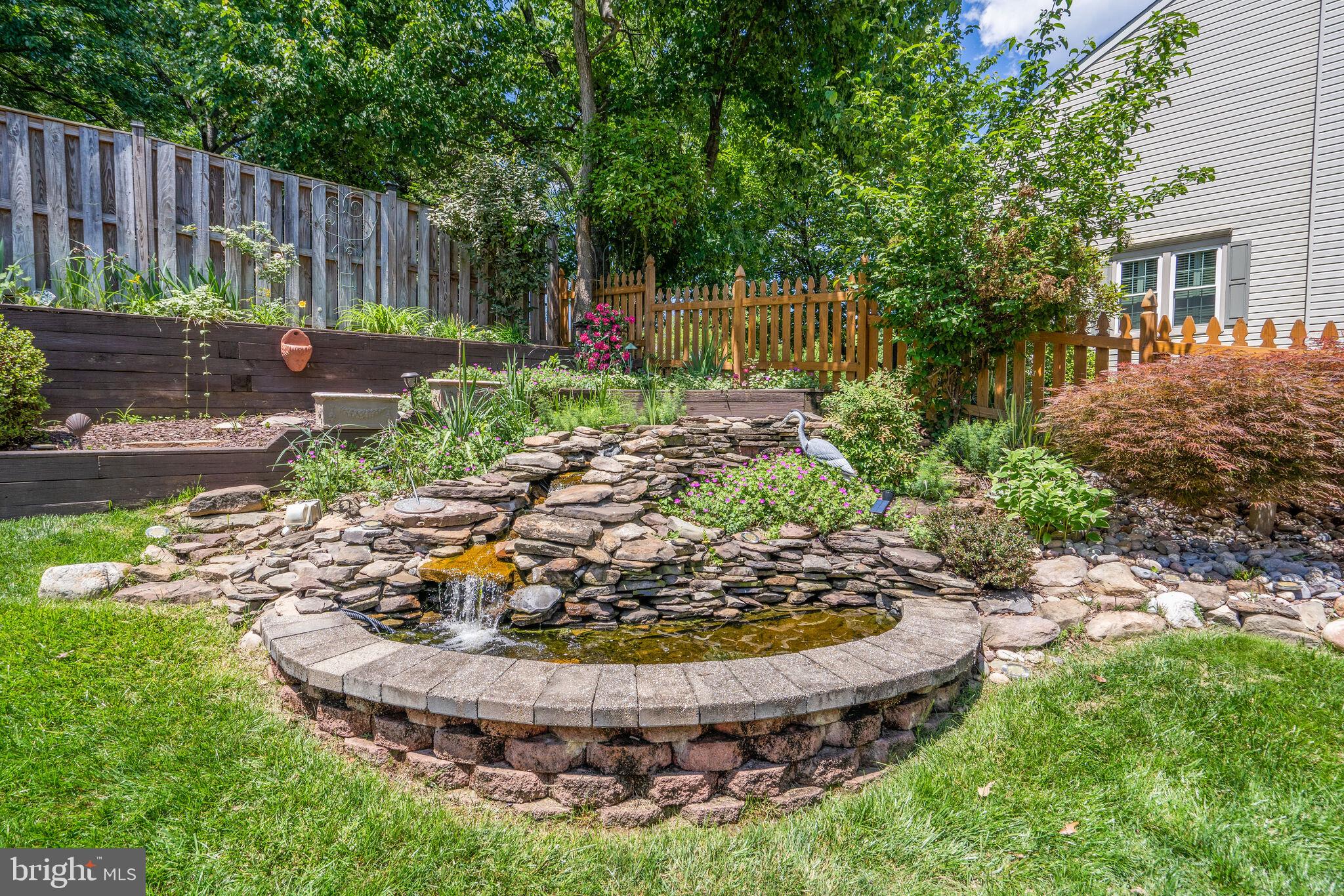 7300 Hollyford Ln